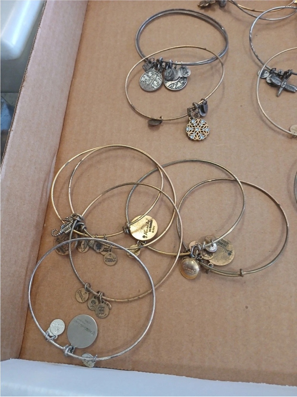 20 Vintage Alex And Ani Charm Bracelets Assortment - Picture 3 of 5